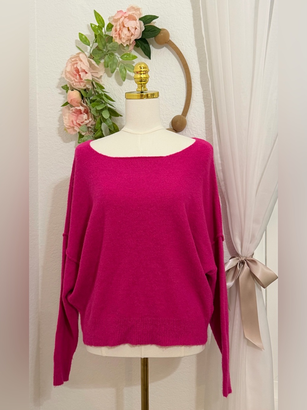 NEW Evereve Bright Pink Sweater $228 Size XS - NEW
